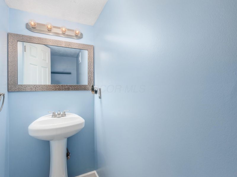 2253 Autumn Village Court, Columbus, OH 43223 Photo 27