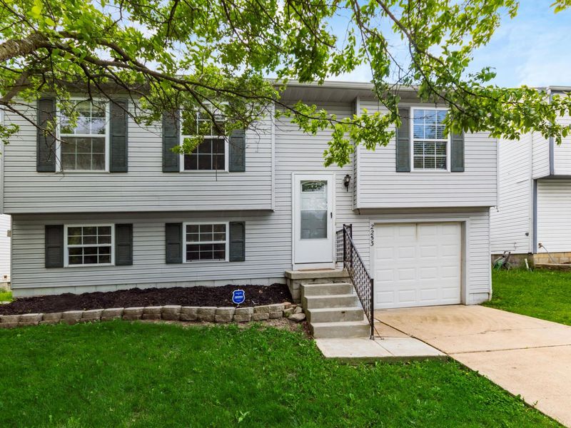 2253 Autumn Village Court, Columbus, OH 43223 Photo 3