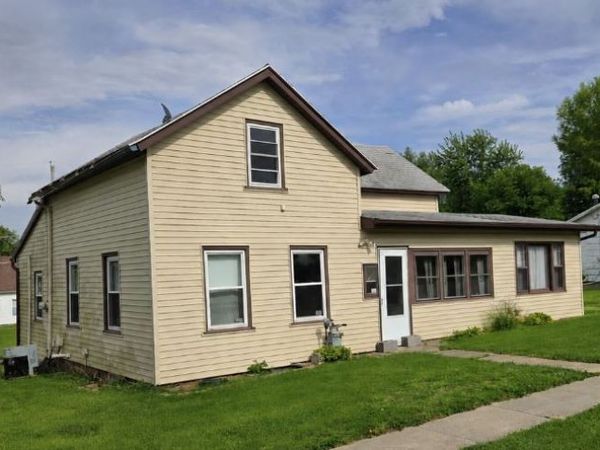 209 N Willis Street , Heyworth, IL 61745
