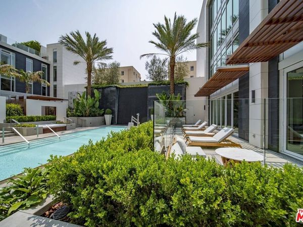9000 W 3rd Street, Unit 211, Los Angeles, CA 90048