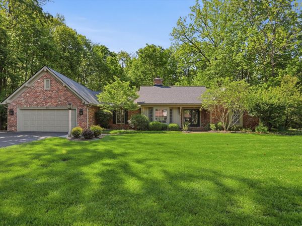625 Eagle Creek Circle, Zionsville, IN 46077