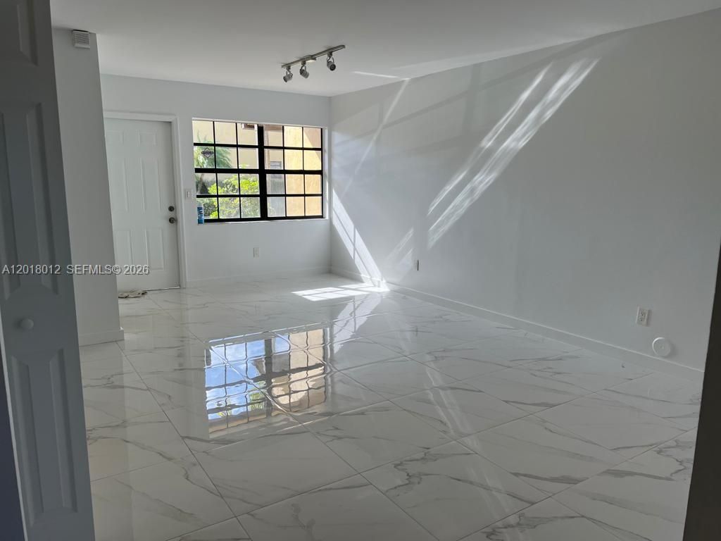 1125 NE 210th Ter, Miami, FL 33179 Photo