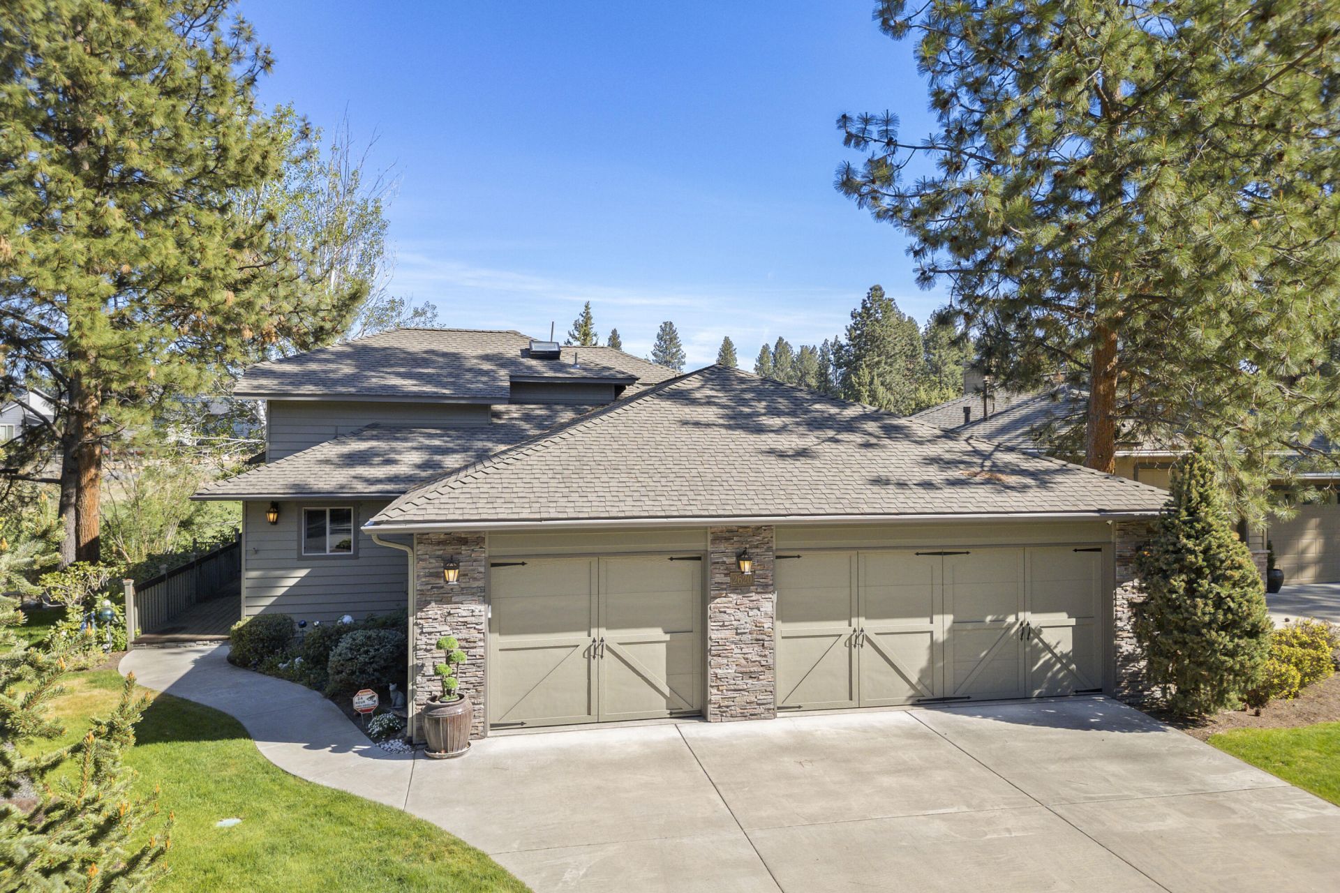 2620 NW Golf Course Drive S, Bend, OR 97703 Main Photo