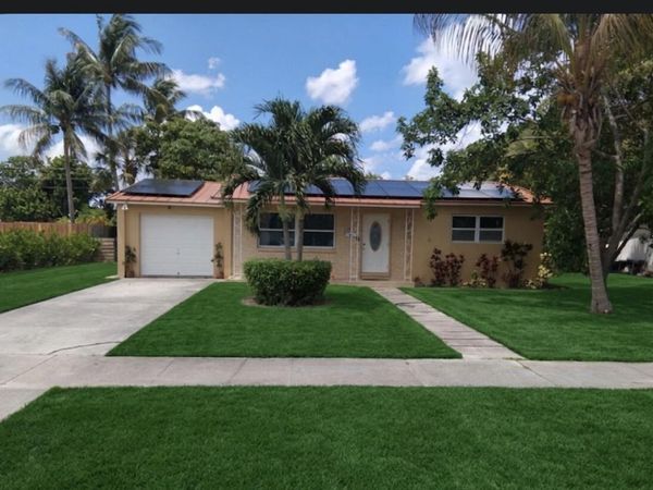 729 Ilex Court, West Palm Beach, FL 33403