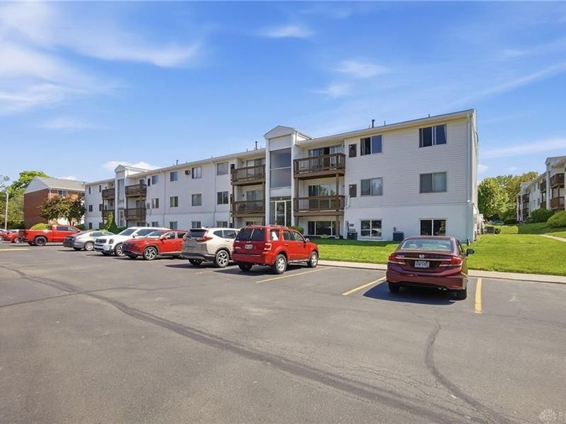 5611 E Coach Drive, Unit H, Kettering, OH 45440 Photo 2