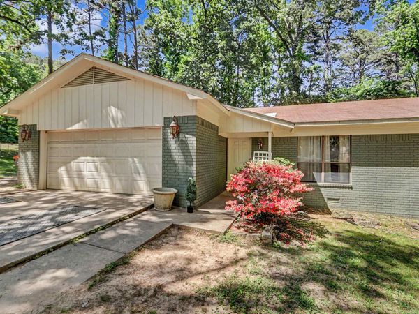 803 Ridgewood Drive, Russellville, AR 72801