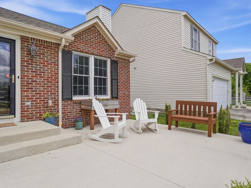 5070 Gredle Drive, Hilliard, OH 43026 Photo 2