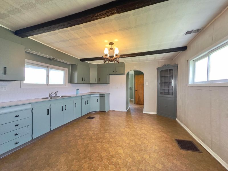 202 Ball Street , New Straitsville, OH 43766 Photo 4