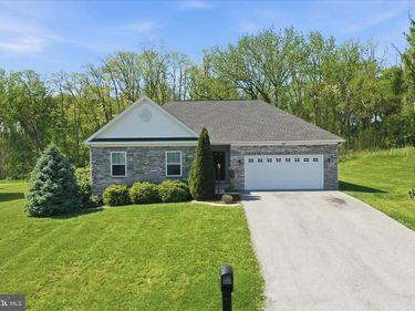 457 AMBASSADOR PLACE, CHAMBERSBURG, PA 17202