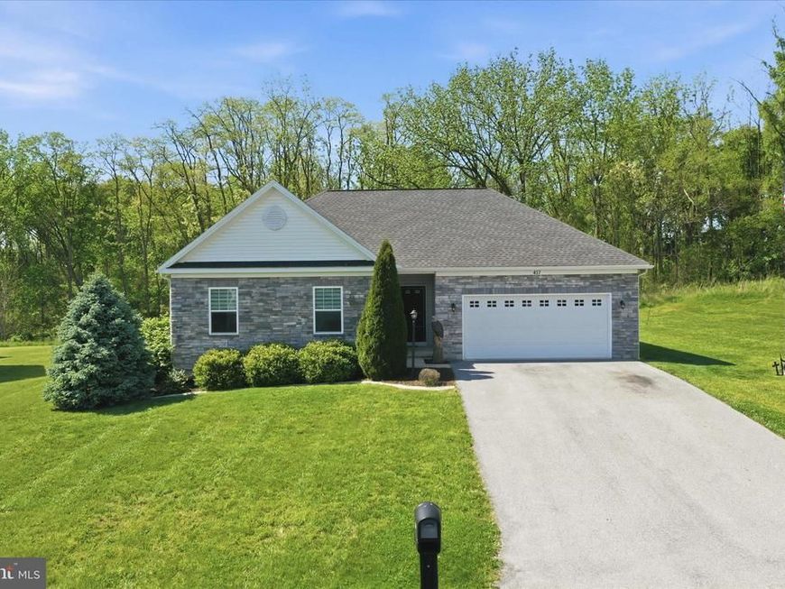 457 Ambassador Place, Chambersburg, PA 17202 Main Photo