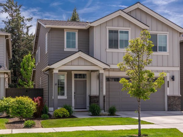 20745 SE Iron Horse Lane, Bend, OR 97702