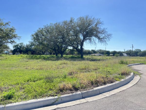 809 N Polk, Beeville, TX 78102