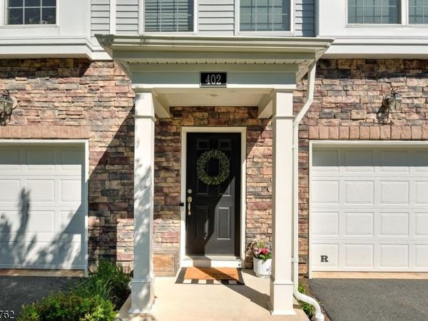 402 Saratoga Ct, Branchburg, NJ 08876