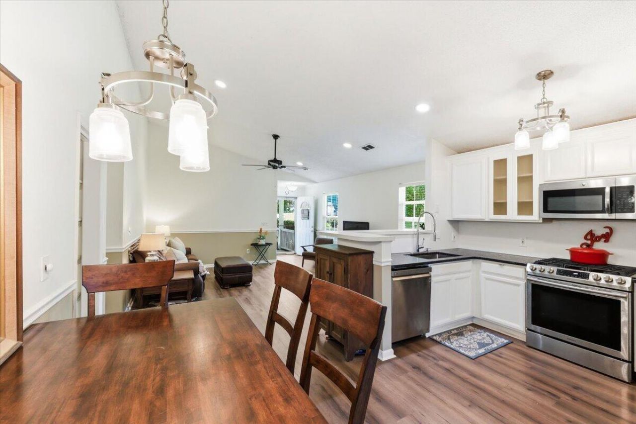 227 Hoylake Court Photo 10