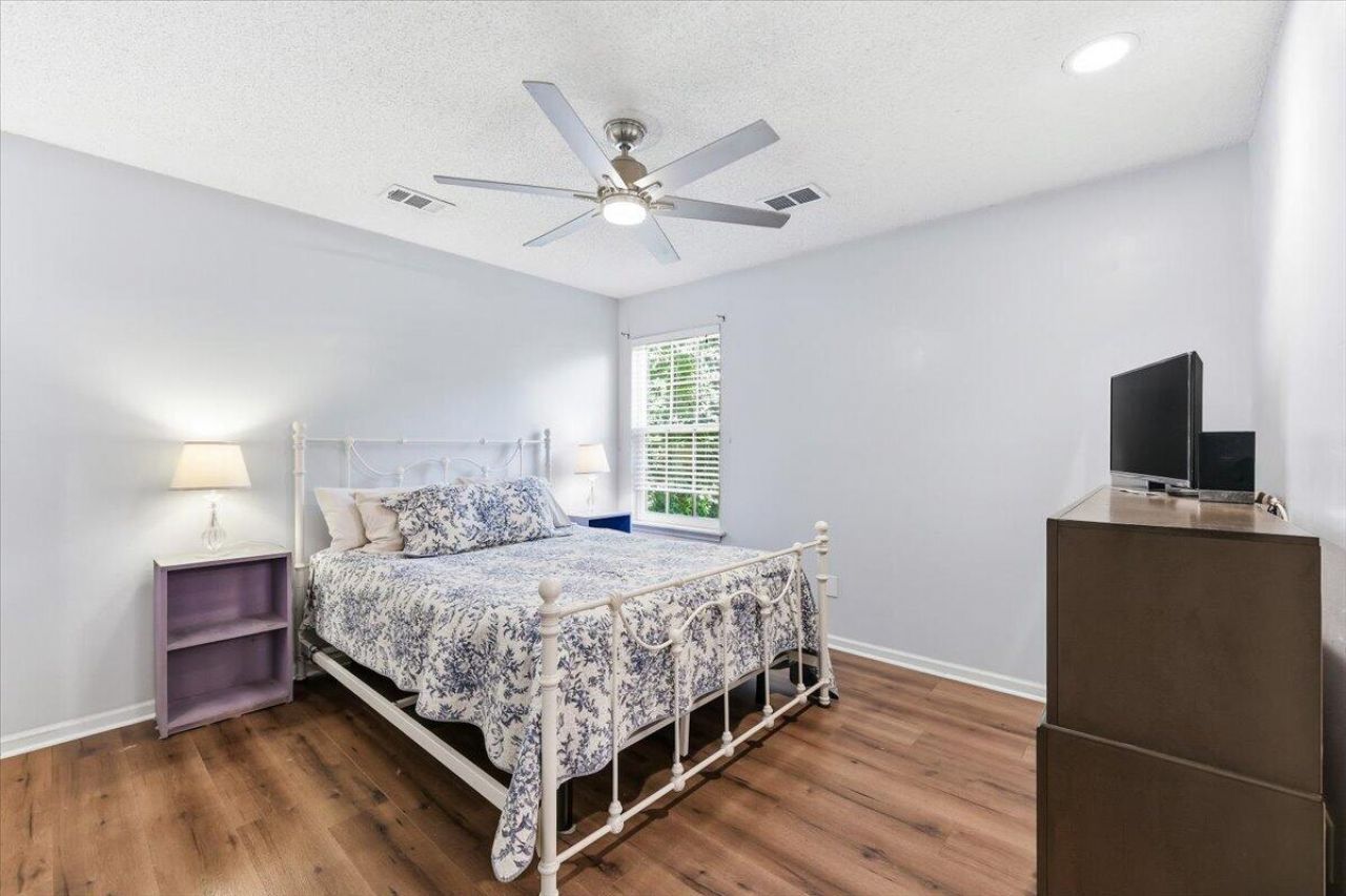 227 Hoylake Court Photo 13