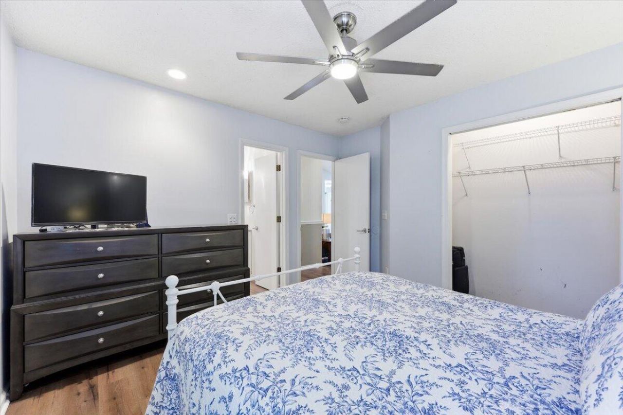 227 Hoylake Court Photo 15