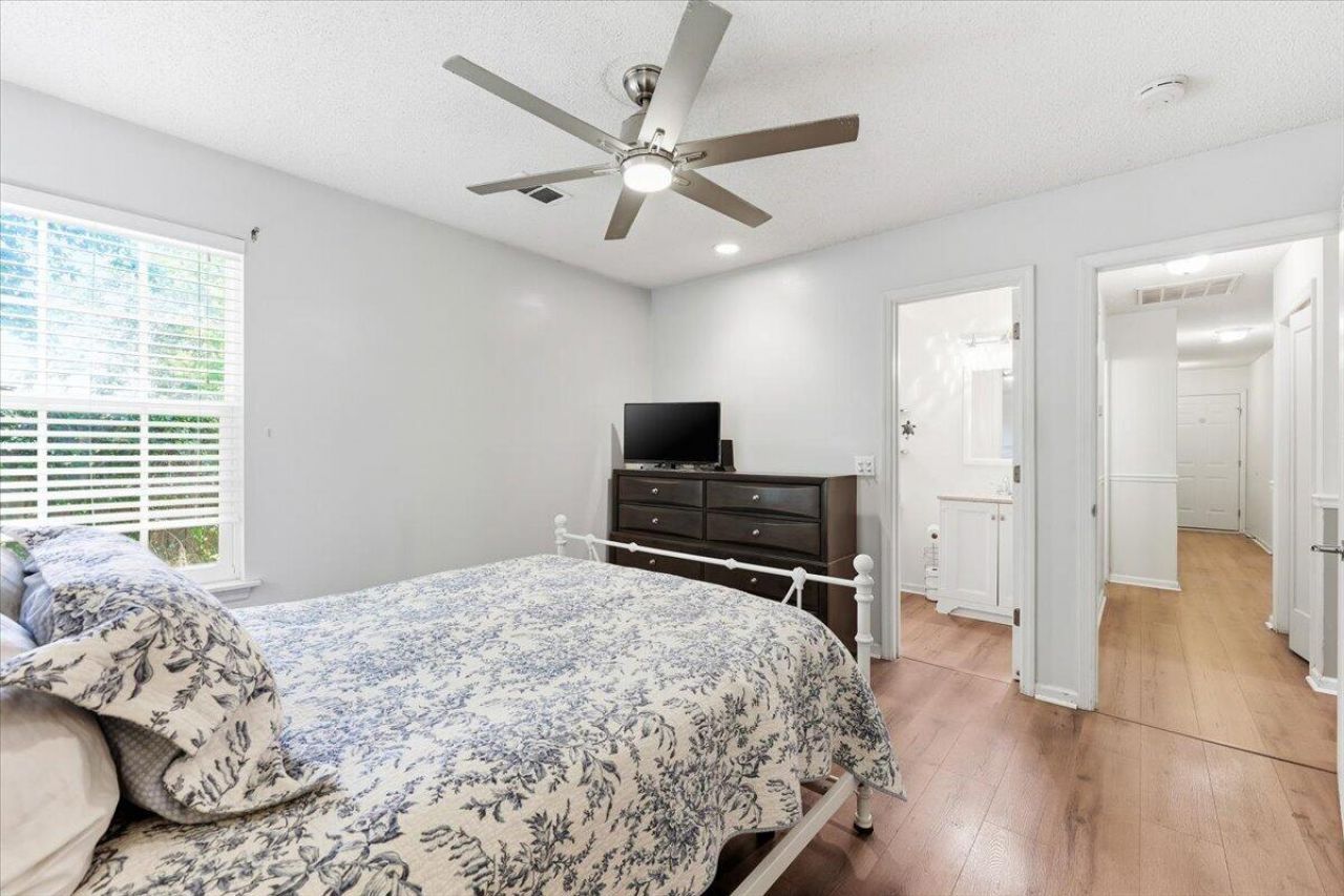 227 Hoylake Court Photo 16