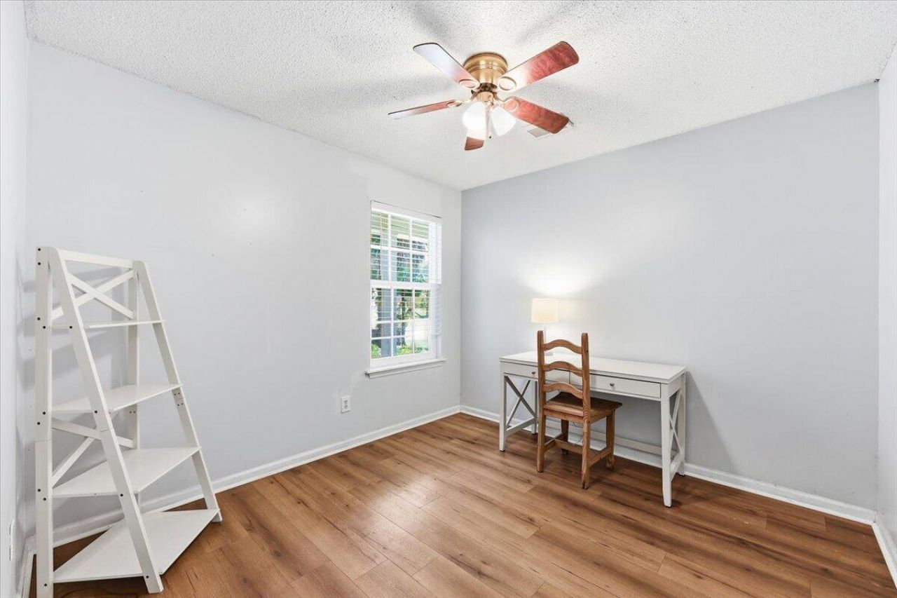 227 Hoylake Court Photo 19