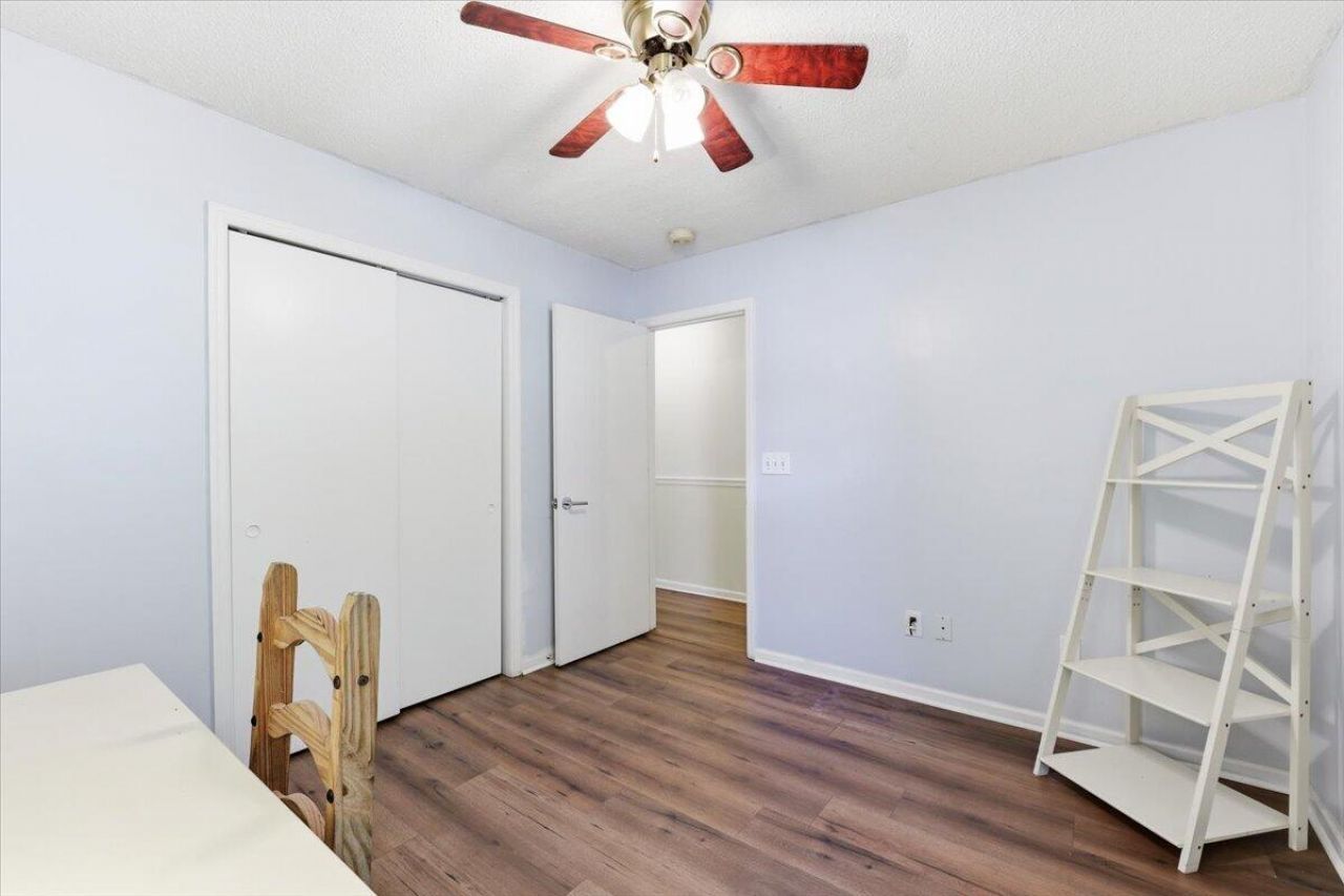 227 Hoylake Court Photo 20