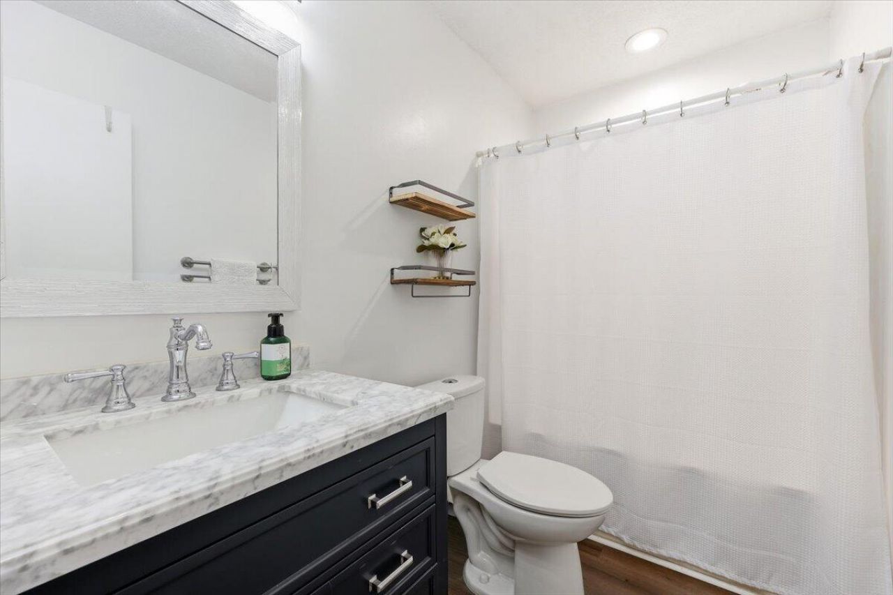 227 Hoylake Court Photo 22
