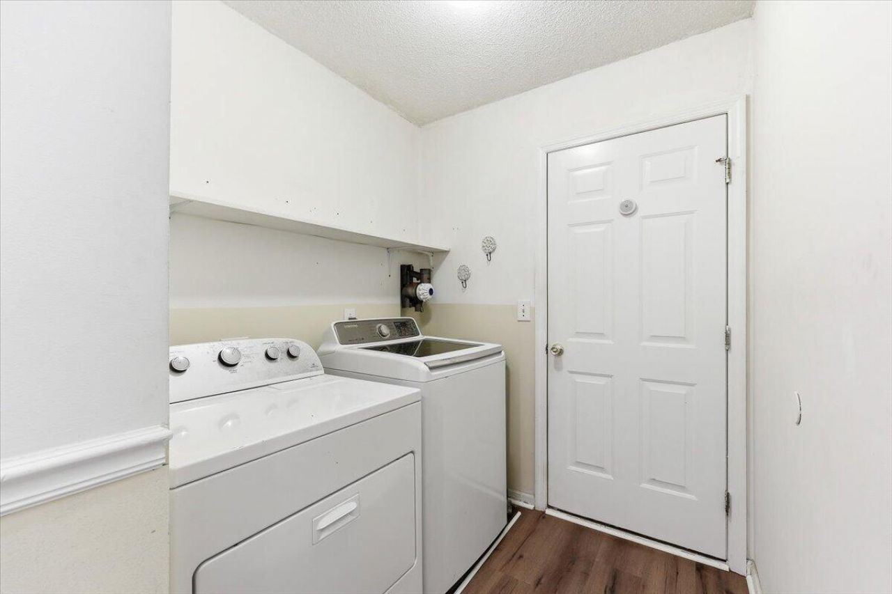 227 Hoylake Court Photo 23