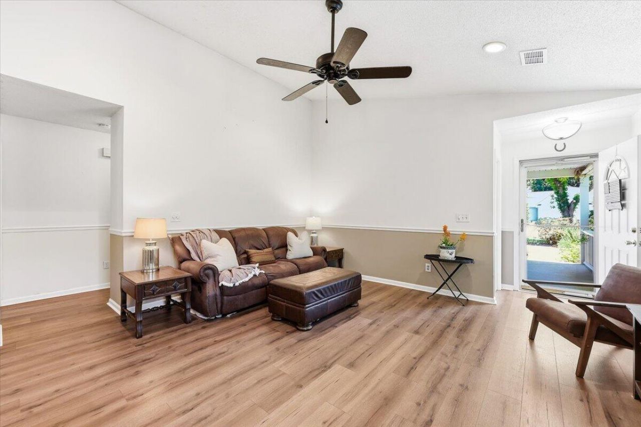 227 Hoylake Court Photo 7