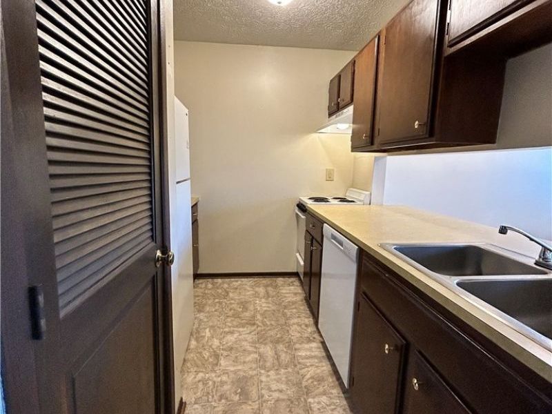 623 Lovers Lane, Unit B-5, Steubenville, OH 43953 Photo 6