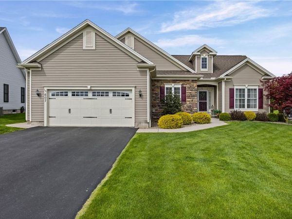 607 Pine Lakes, Webster, NY 14580
