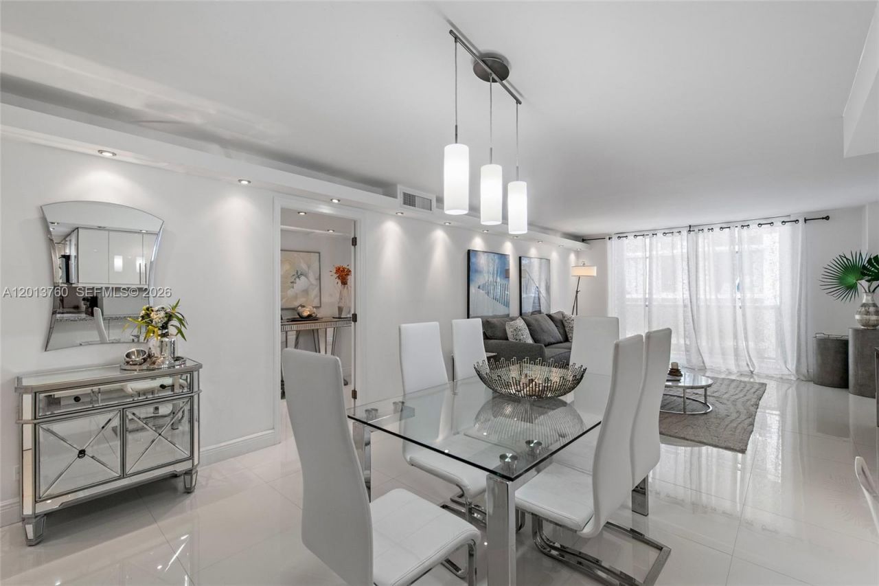 6039 Collins Ave , Unit PH7, Miami Beach, FL 33140 Photo