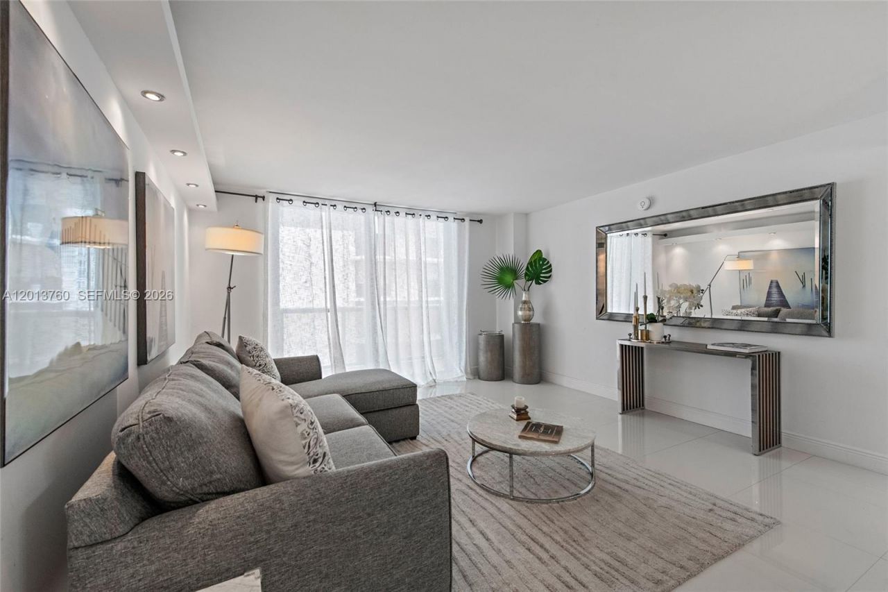 6039 Collins Ave , Unit PH7, Miami Beach, FL 33140 Photo