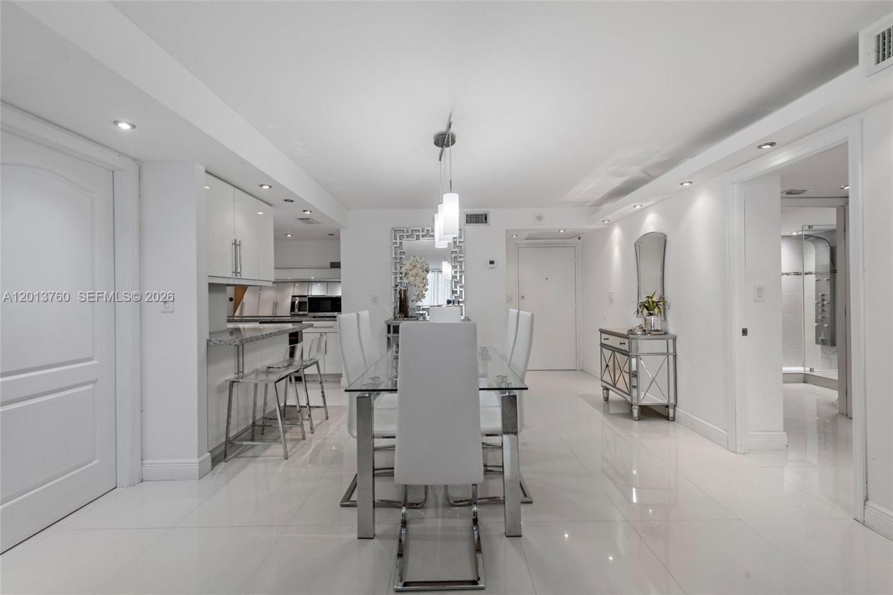 6039 Collins Ave , Unit PH7, Miami Beach, FL 33140 Photo