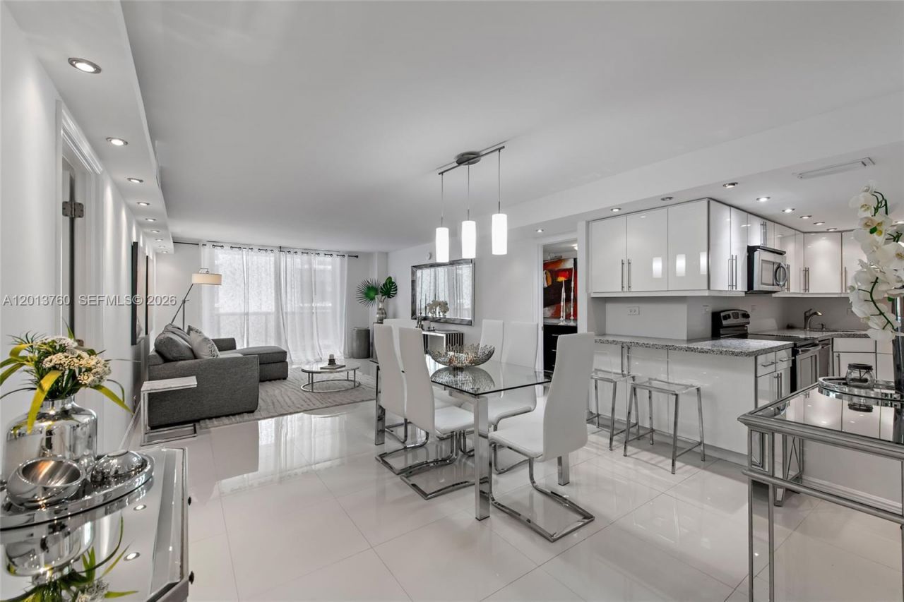 6039 Collins Ave , Unit PH7, Miami Beach, FL 33140 Photo