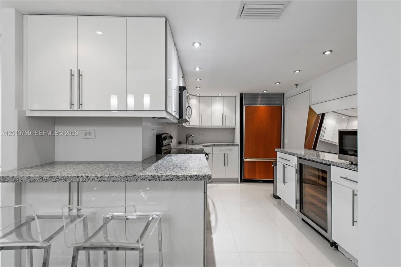 6039 Collins Ave , Unit PH7, Miami Beach, FL 33140 Photo