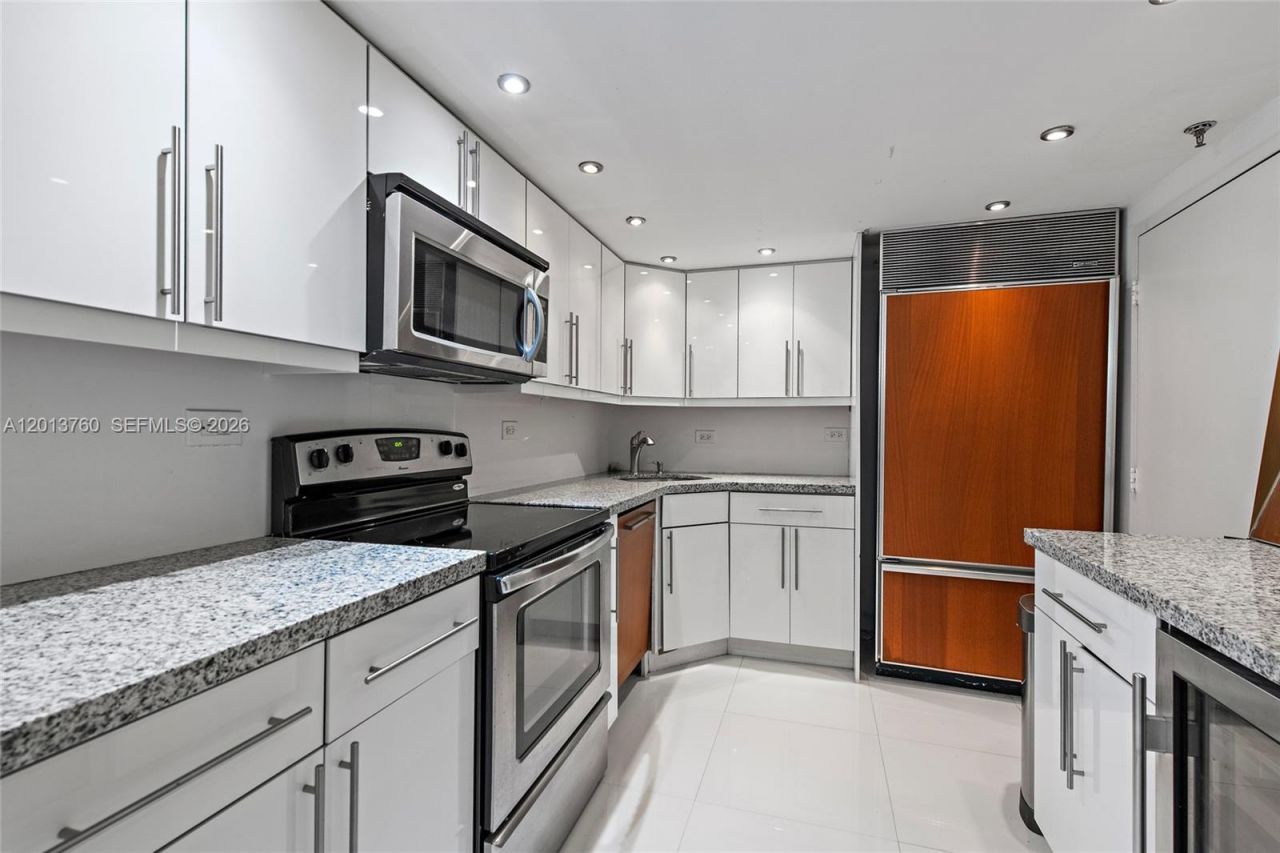 6039 Collins Ave , Unit PH7, Miami Beach, FL 33140 Photo