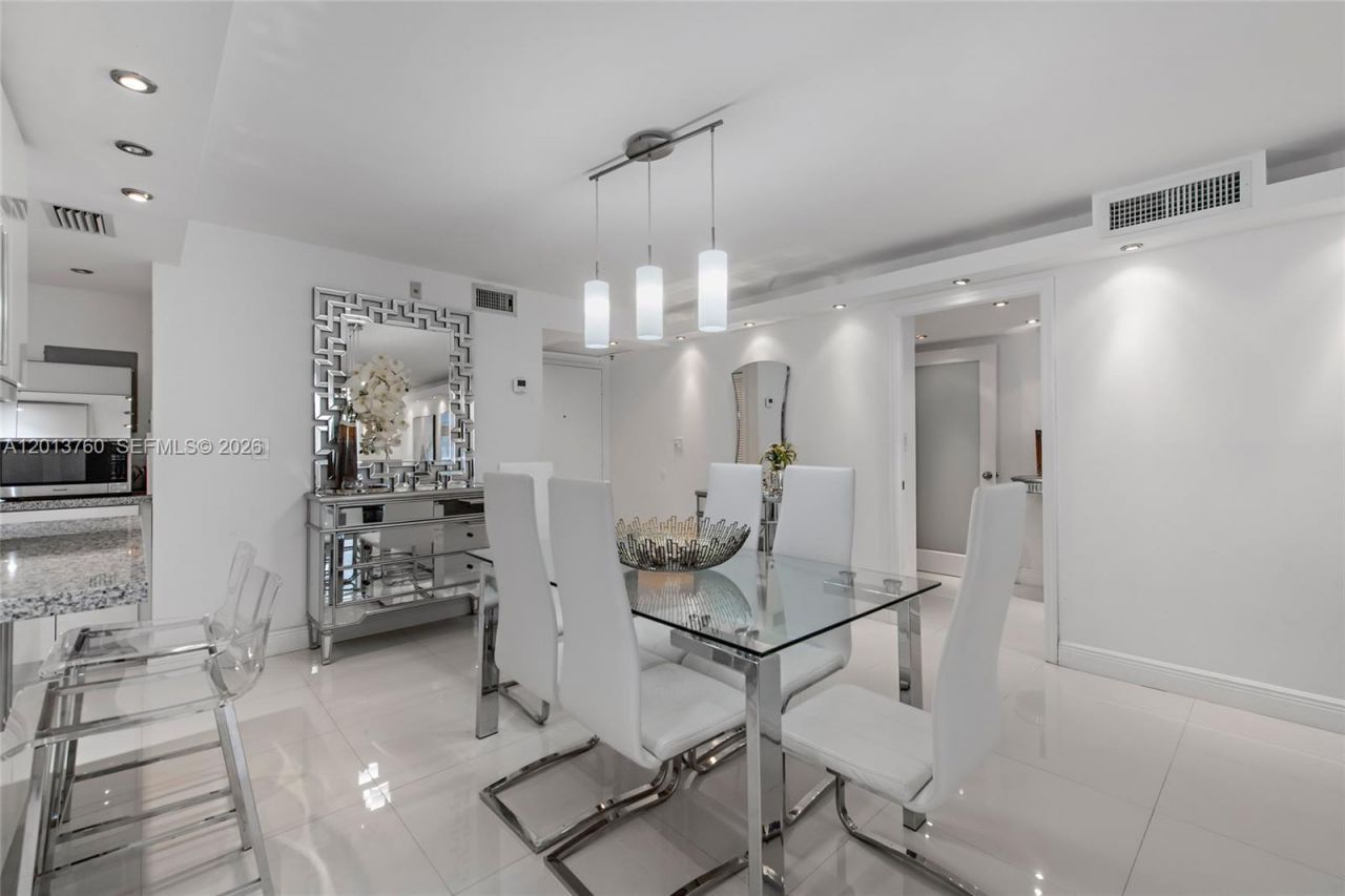 6039 Collins Ave , Unit PH7, Miami Beach, FL 33140 Photo
