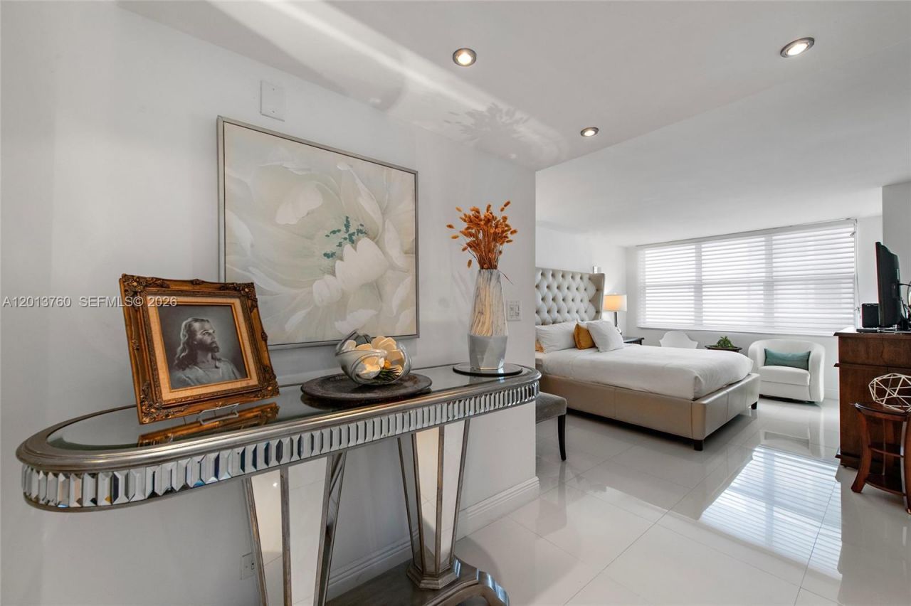 6039 Collins Ave , Unit PH7, Miami Beach, FL 33140 Photo