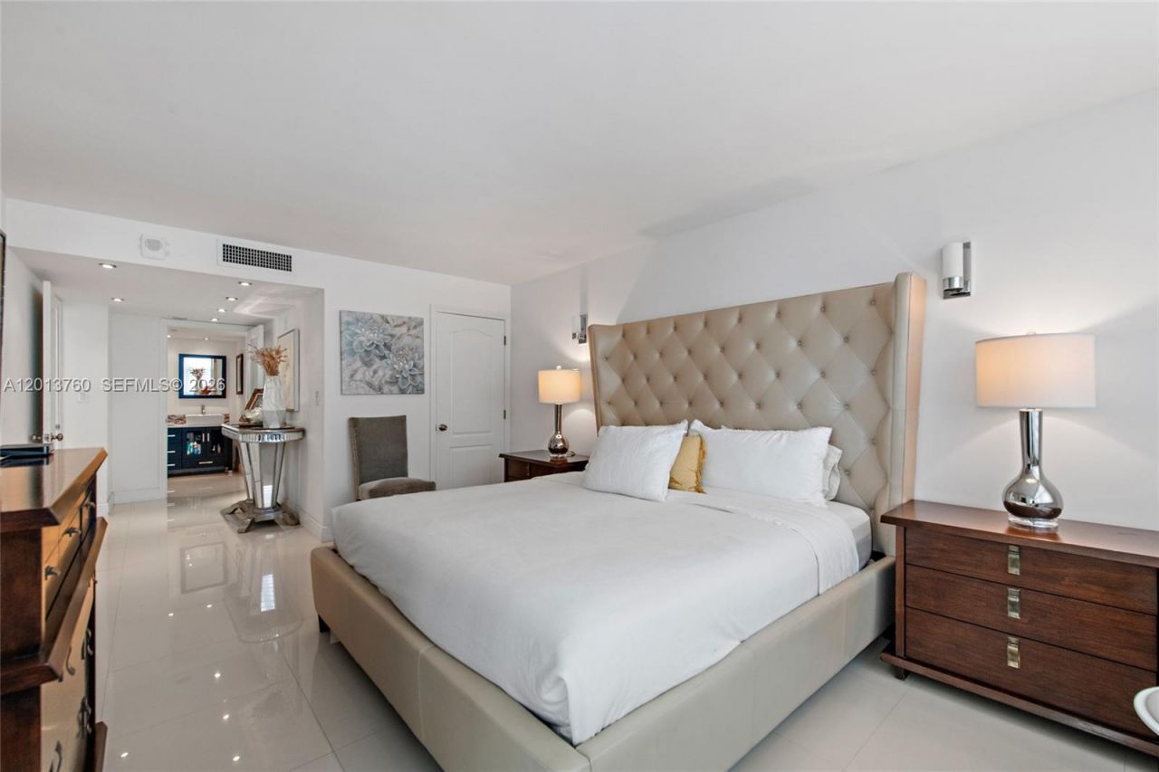 6039 Collins Ave , Unit PH7, Miami Beach, FL 33140 Photo