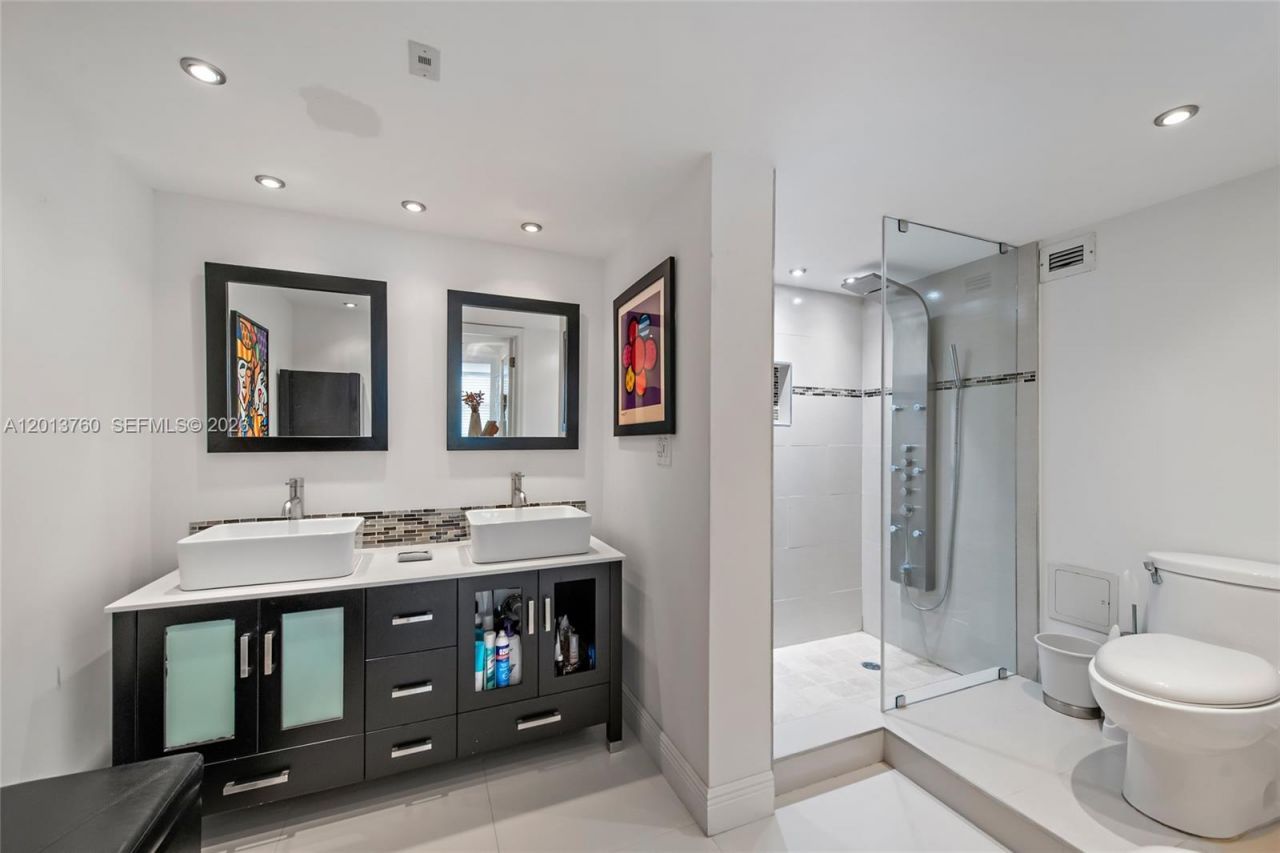 6039 Collins Ave , Unit PH7, Miami Beach, FL 33140 Photo