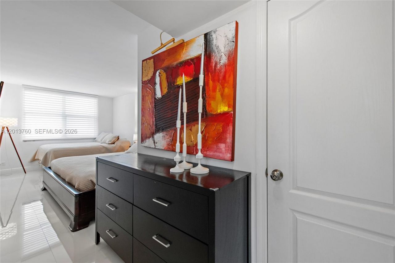 6039 Collins Ave , Unit PH7, Miami Beach, FL 33140 Photo