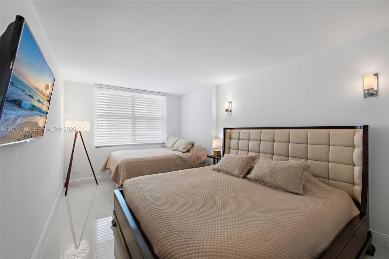 6039 Collins Ave , Unit PH7, Miami Beach, FL 33140 Photo