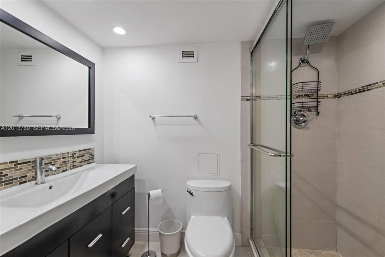6039 Collins Ave , Unit PH7, Miami Beach, FL 33140 Photo