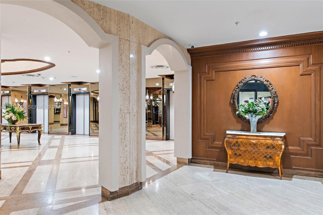 6039 Collins Ave , Unit PH7, Miami Beach, FL 33140 Photo