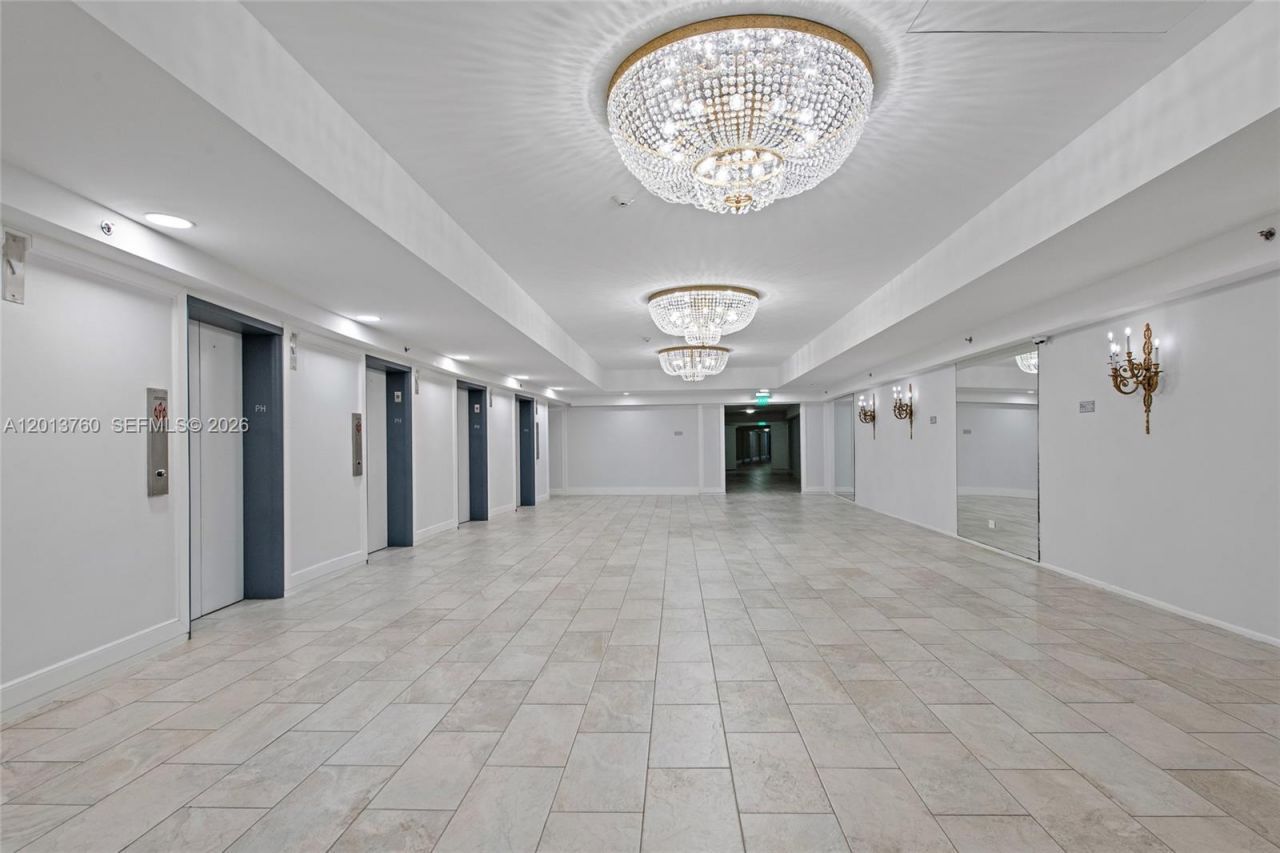 6039 Collins Ave , Unit PH7, Miami Beach, FL 33140 Photo