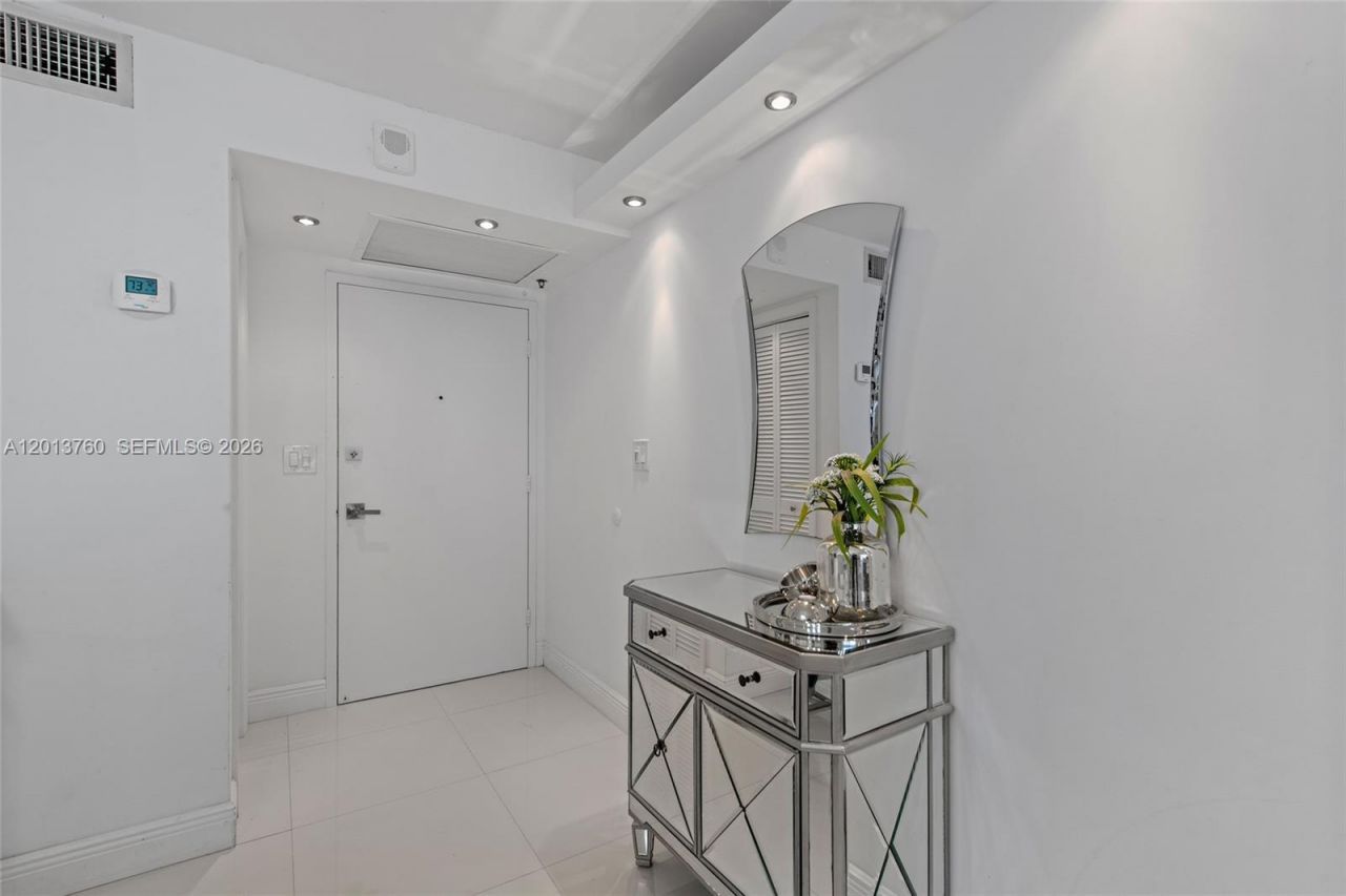 6039 Collins Ave , Unit PH7, Miami Beach, FL 33140 Photo