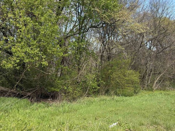 126 W BROOKS RD, Memphis, TN 38109