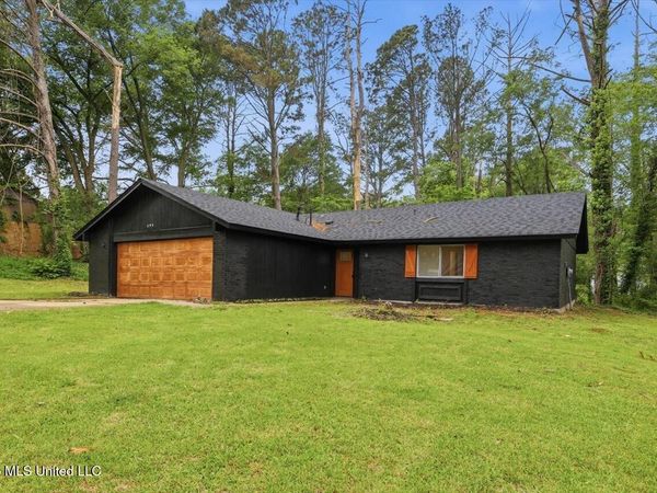 609 Briarcliff Circle, Jackson, MS 39212