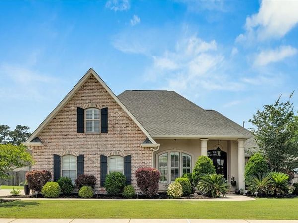 1267 AVENUE DU CHATEAU Drive, Covington, LA 70433