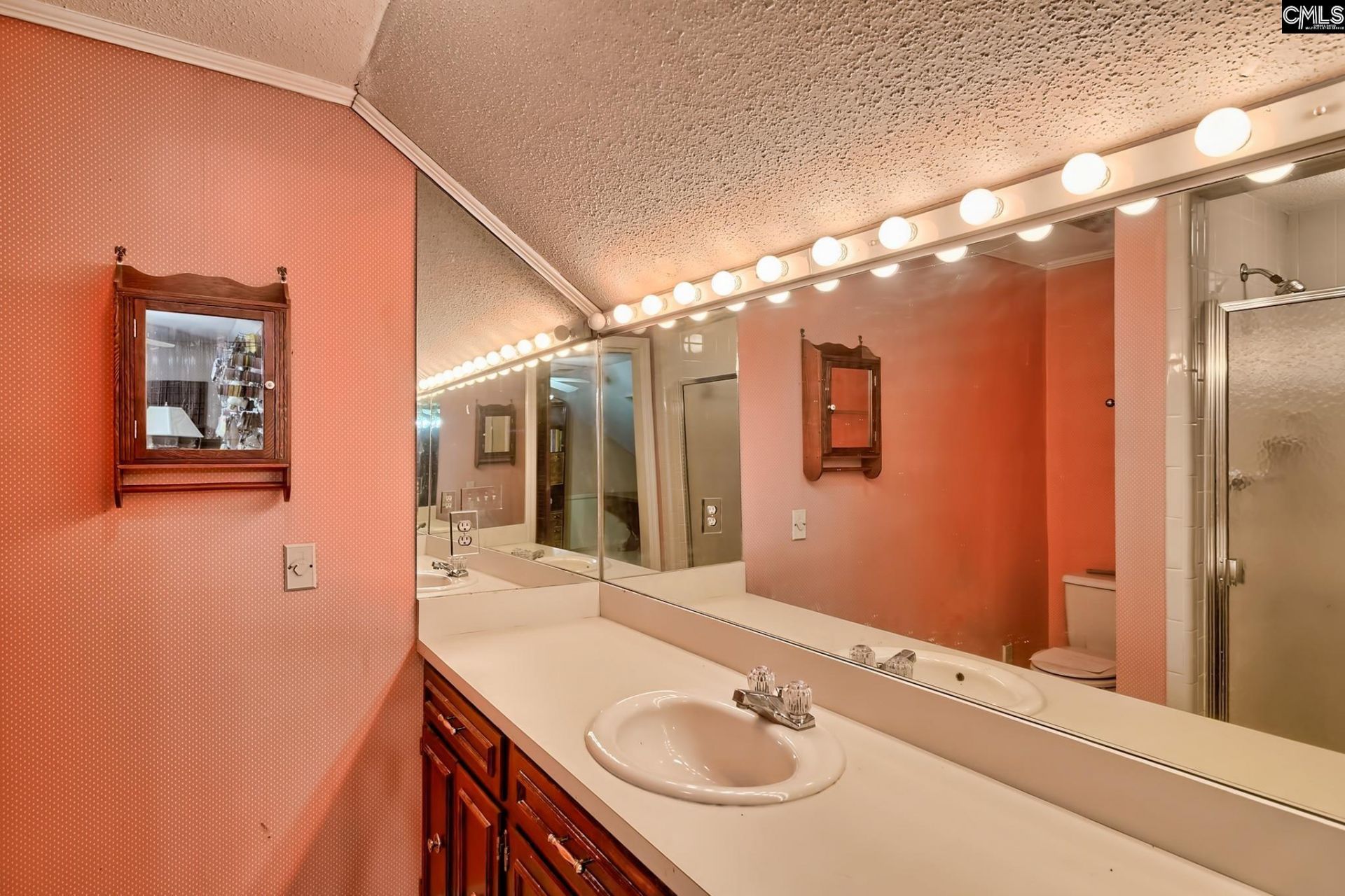 213 Tyborne Circle  Photo 32