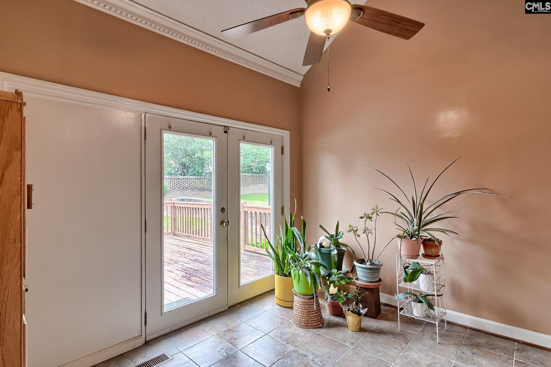 213 Tyborne Circle  Photo 33