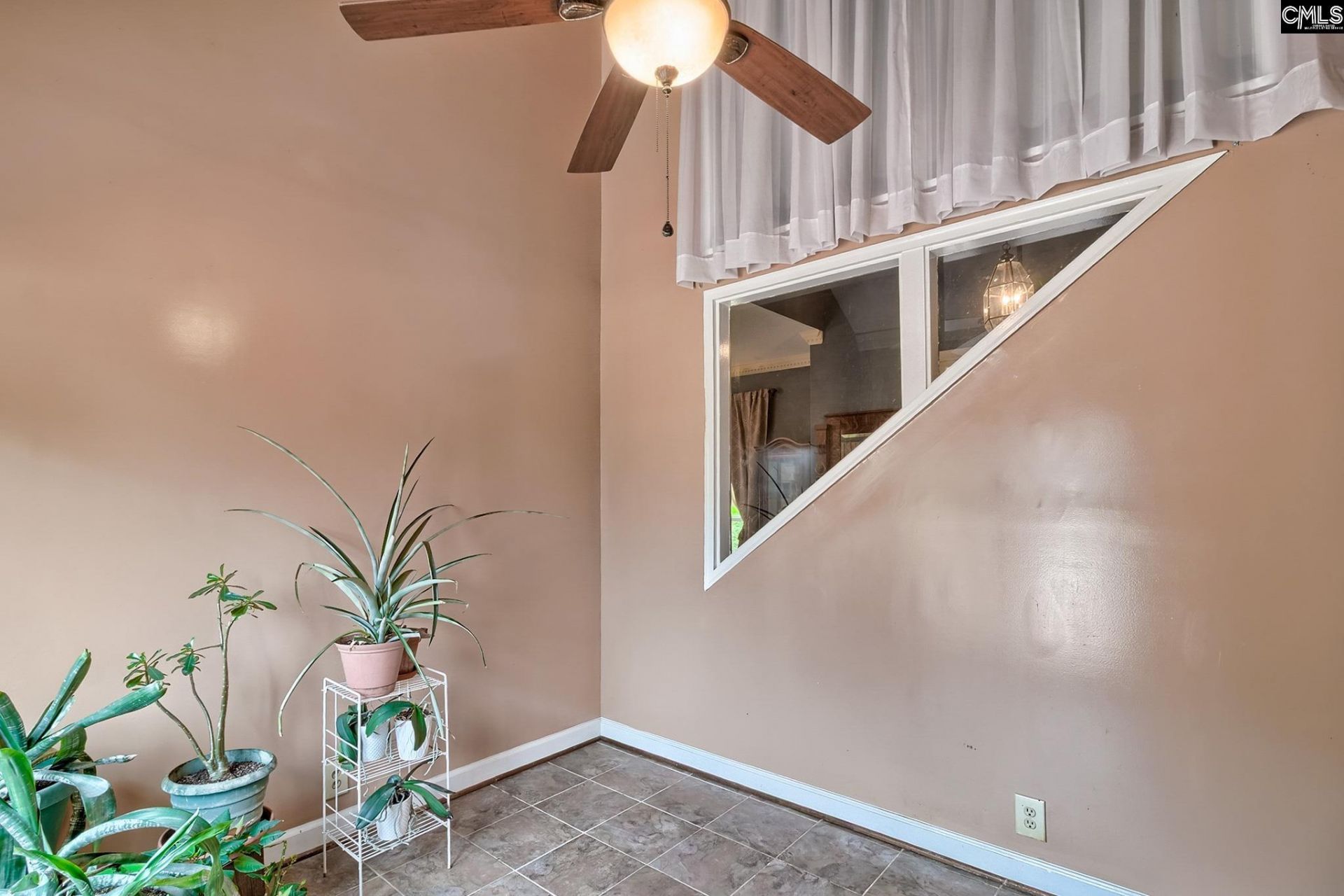 213 Tyborne Circle  Photo 34